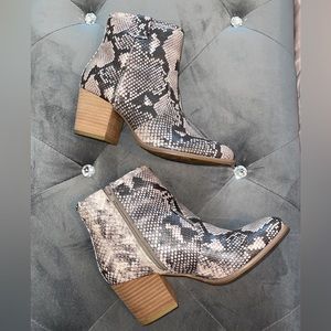Carlos Santana Ankle Boots